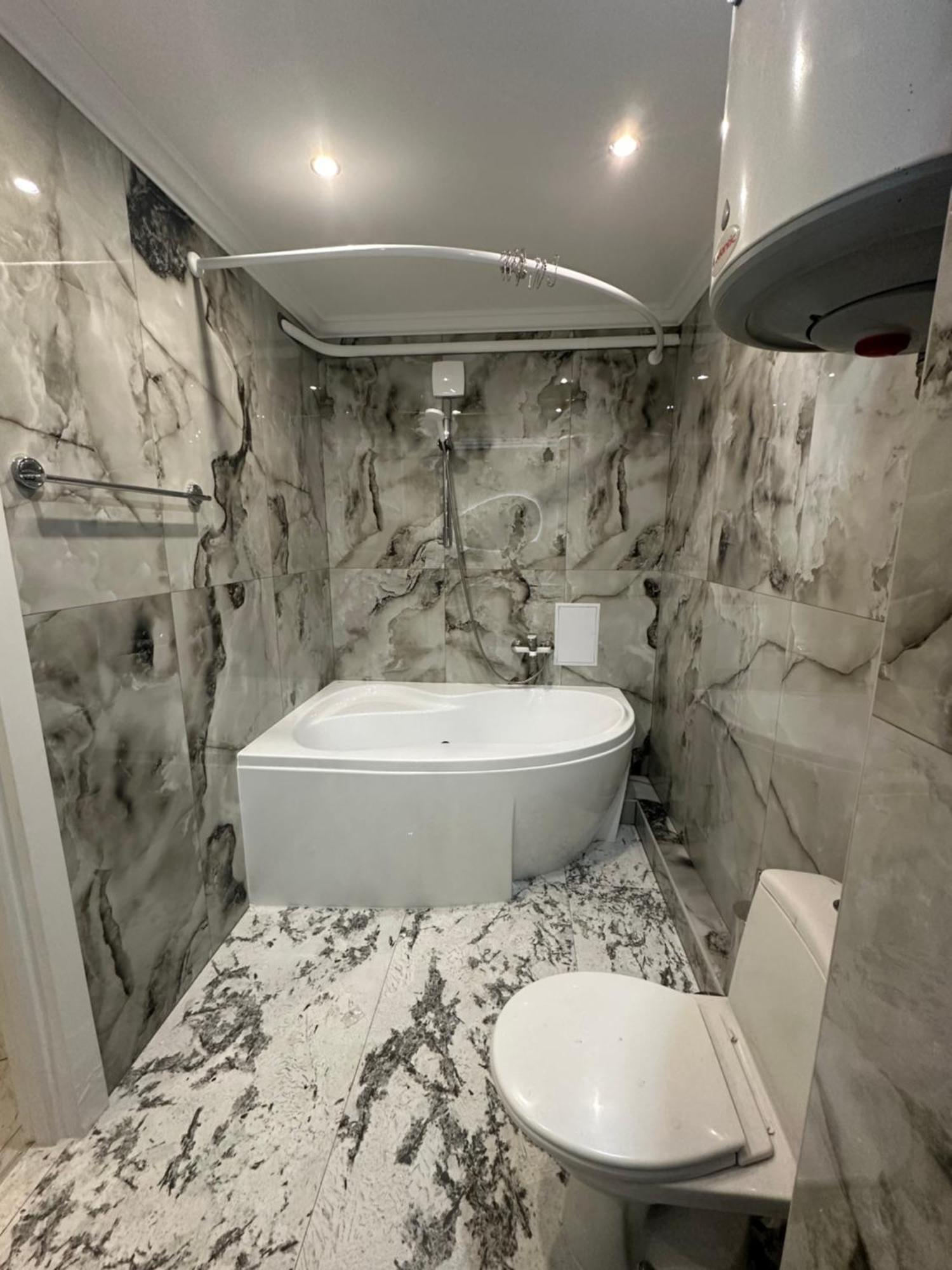 Flat 24 On Lesi Ukrainki 12 With 1 Bedroom Kiev Dış mekan fotoğraf