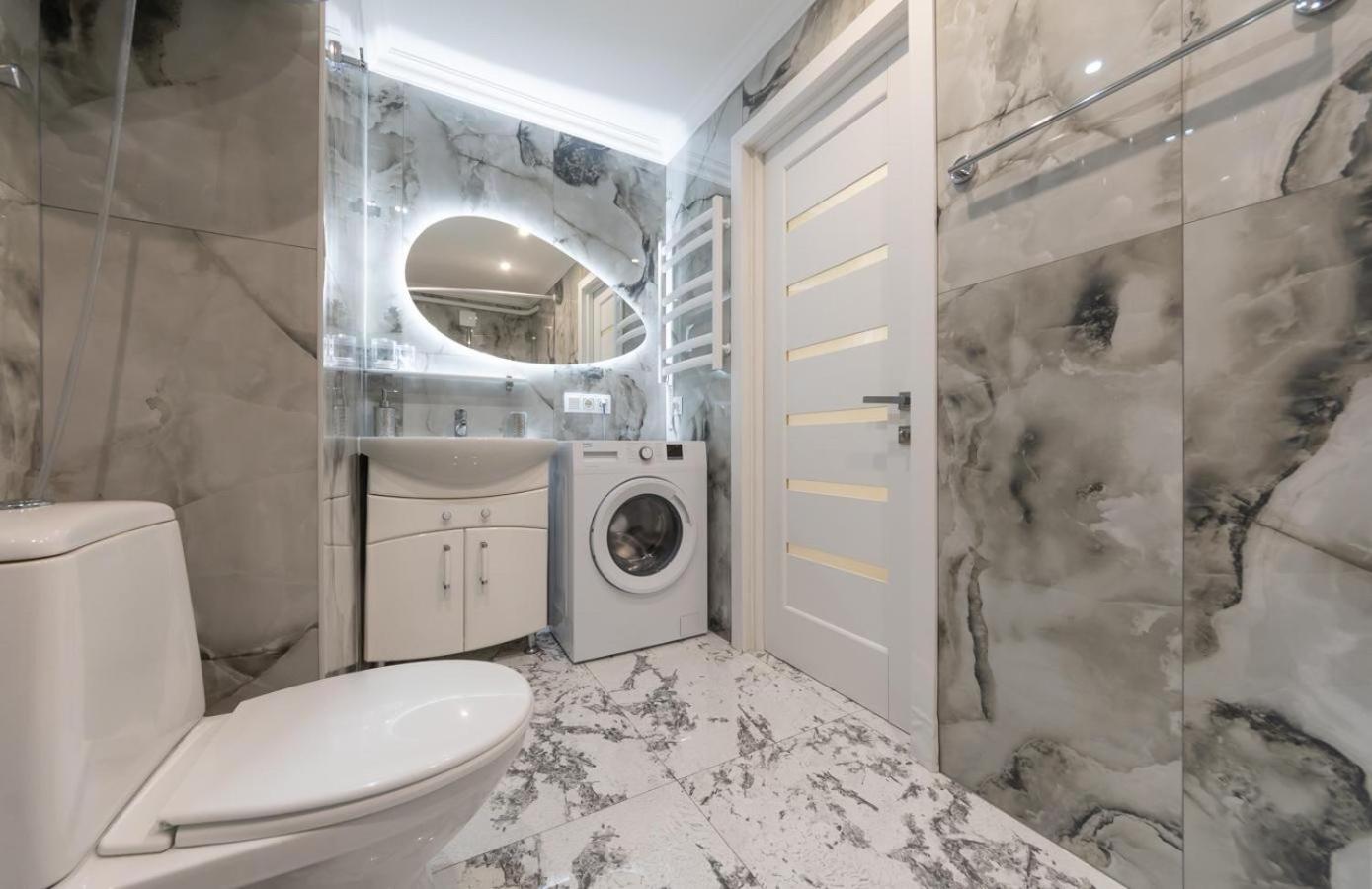 Flat 24 On Lesi Ukrainki 12 With 1 Bedroom Kiev Dış mekan fotoğraf