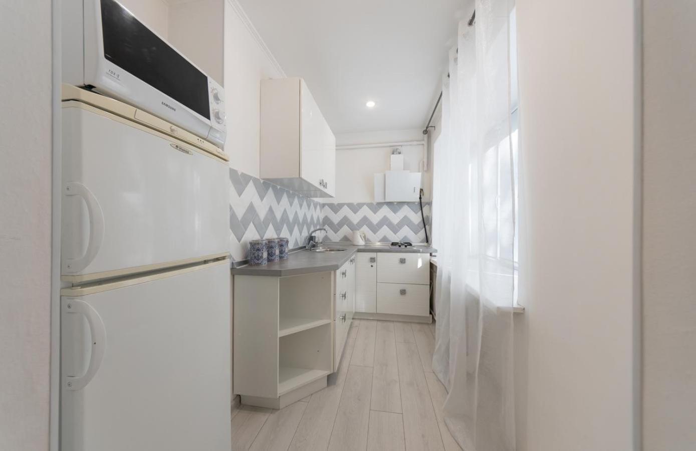 Flat 24 On Lesi Ukrainki 12 With 1 Bedroom Kiev Dış mekan fotoğraf
